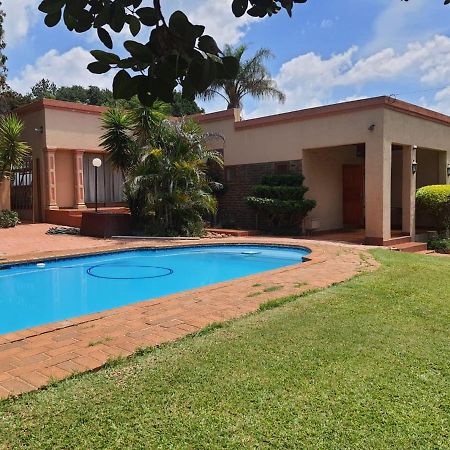 The Lionfish Guesthouse Pretoria-Noord エクステリア 写真